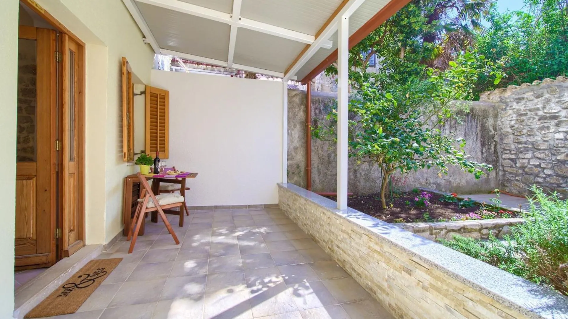 Chic And Charming Krk Downtown Apartments Krk Town Chorvatsko